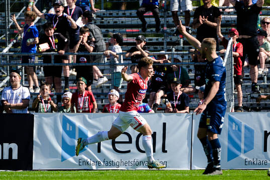 Degerfors Gustav Lindgren jublar