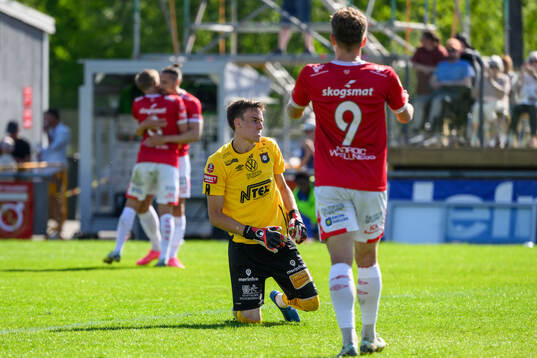Örgrytes målvakt Hampus Gustafsson deppar