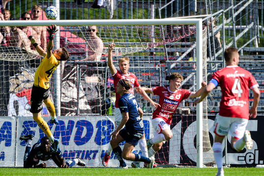 Degerfors Elias Pihlström och Gustav Lindgren jublar