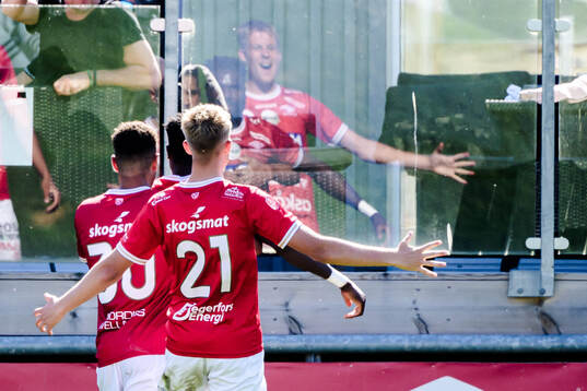 Degerfors Elias Pihlström jublar
