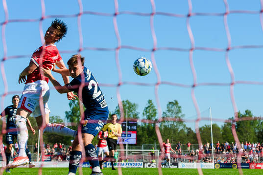 Degerfors Oscar Wallin och Örgrytes William Svensson