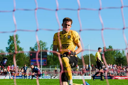 Örgrytes målvakt Hampus Gustafsson deppar