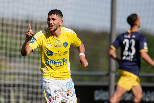 Falkenbergs Leonardo Farah Shahin jublar