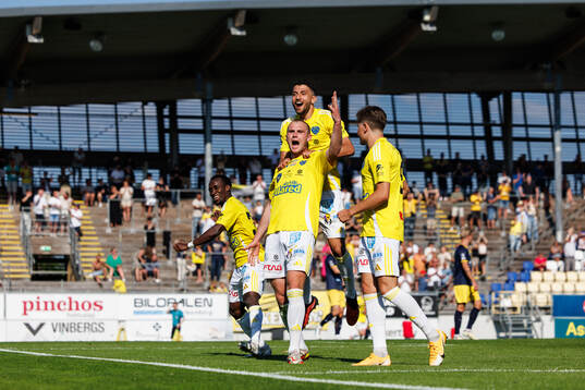 Falkenbergs Nils Bertilsson jublar