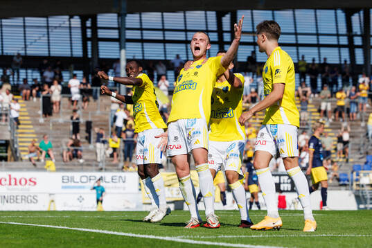 Falkenbergs Nils Bertilsson jublar