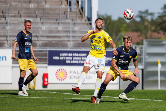 Falkenbergs Leonardo Farah Shahin och Torns Jens Lynard
