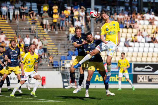 Torns Ryan Kukoyi och Falkenbergs Noel Hansson