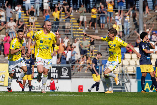 Falkenbergs Nils Bertilsson jublar