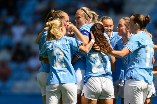 Malmö FFs Sanna Kullberg jublar med lagkamrater