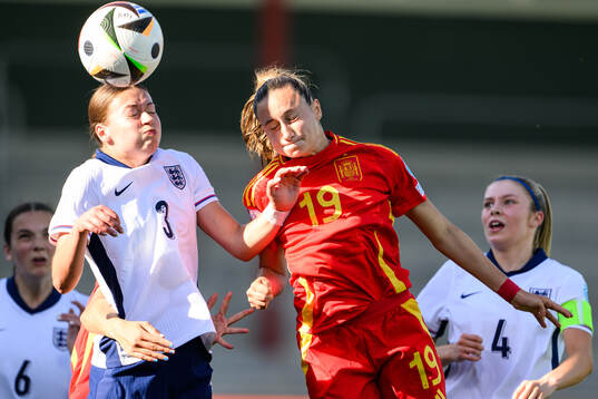 Rachel Maltby of England and Alba Cerrato of Spain