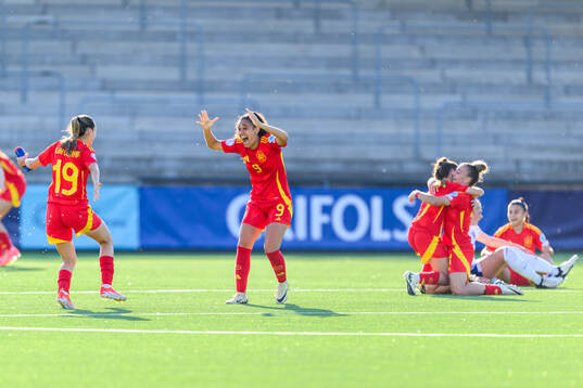 Alba Cerrato and Celia Segura of Spain celebrate