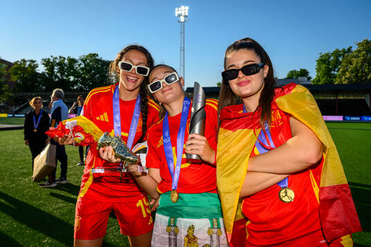 Alba Cerrato of Spain celebrate