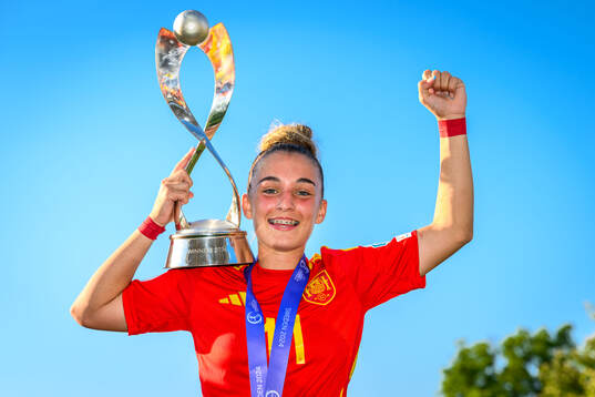 Irune Dorado of Spain celebrates