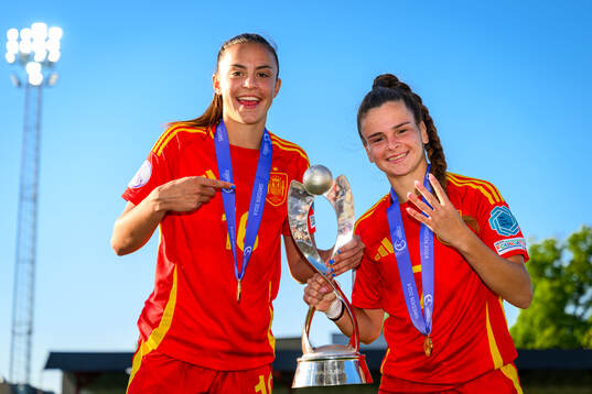 Clara Serrajordi and Noa Ortega of Spain celebrate