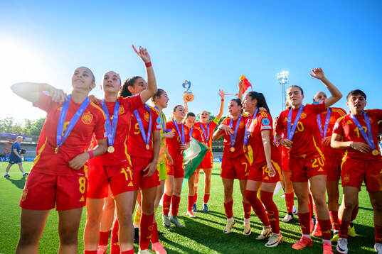 Players of Spain celebrate