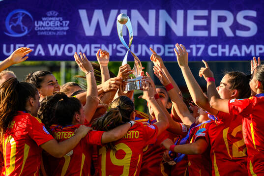 Players of Spain celebrate