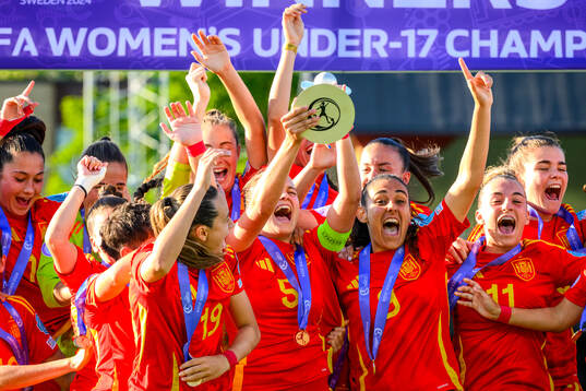Players of Spain celebrate