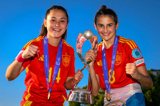 Lua Calo and Lucia Rivas of Spain celebrate
