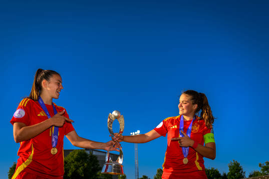 Amaya of Spain celebrate