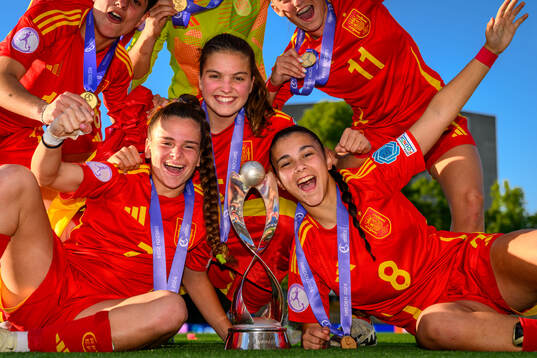 Noa Ortega, Amaya and Folgado of Spain celebrate