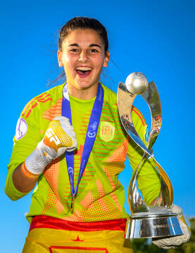 Goalkeeper Laia of Spain celebrate