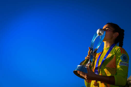 Goalkeeper Laia of Spain celebrate