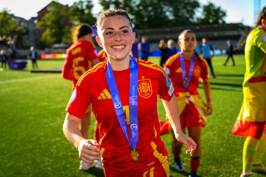 Claudia De La Cuerda of Spain celebrate
