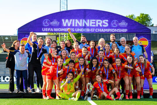 Players of Spain celebrate with the trophy