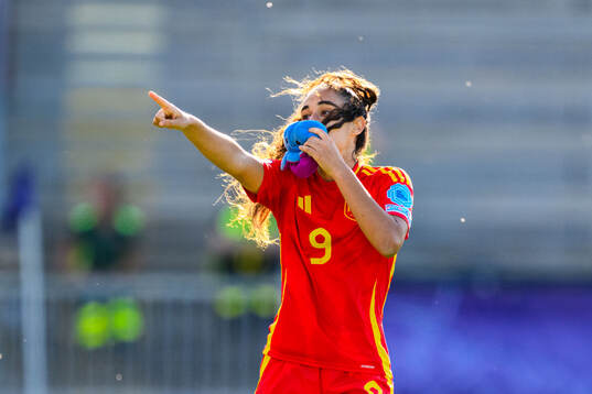 Celia Segura of Spain celebrates scoring 0-3