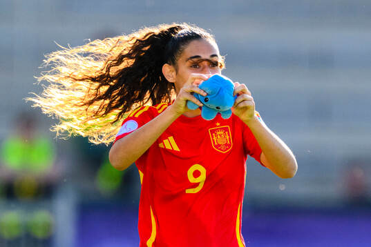 Celia Segura of Spain celebrates scoring 0-3