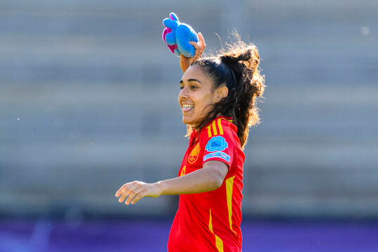 Celia Segura of Spain celebrates scoring 0-3