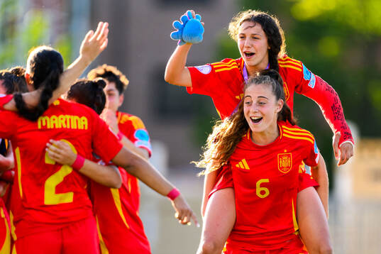 Silvia Fernandez and Lorena Cubo of Spain celebrate