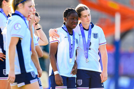 Omotara Junaid and Sophie Harrison of England looks dejected