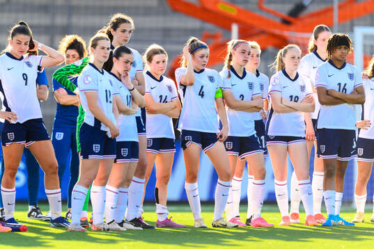 Players of England looks dejected