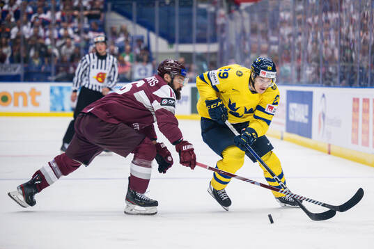 Kaspars Daugavins of Latvia and Pontus Holmberg of Sweden