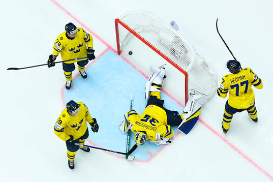goaltender Filip Gustavsson, Lucas Raymond, Pontus