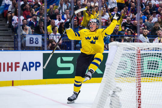 Fabian Zetterlund of Sweden celebrates the 2-3 goal