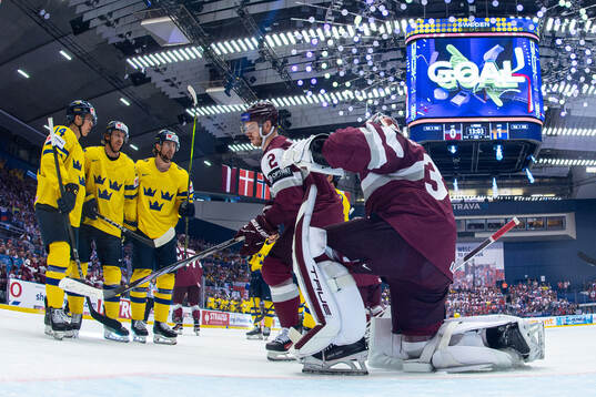 Jonas Brodin of Sweden celebrate the 0-2 gola with Joel