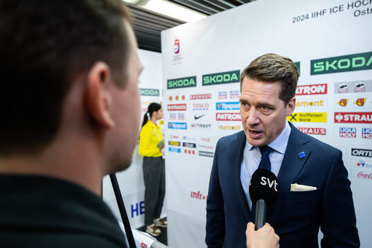 Head coach Sam Hallam of Sweden