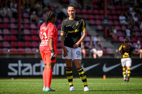 AIKs målvakt Vendela Persbeck och Jennie Nordin