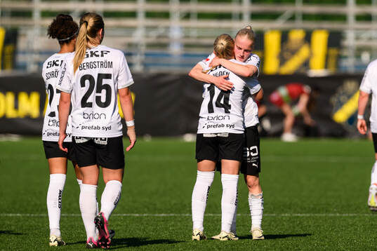 Häckens Anna Sandberg och Matilda Nildén jublar