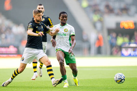 AIKs Anton Salétros och Hammarbys Bouzomana Toure