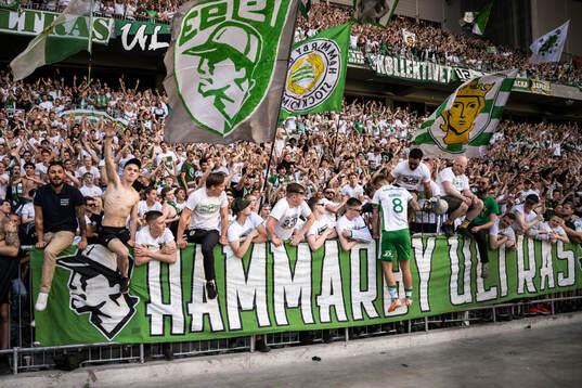 Hammarbys Fredrik Hammar jublar med publiken