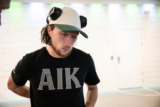 AIKs Axel Björnström i mixade zonen
