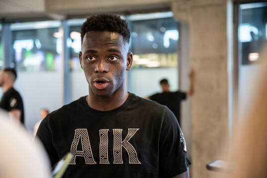AIKs Ismaila Coulibaly i mixade zonen