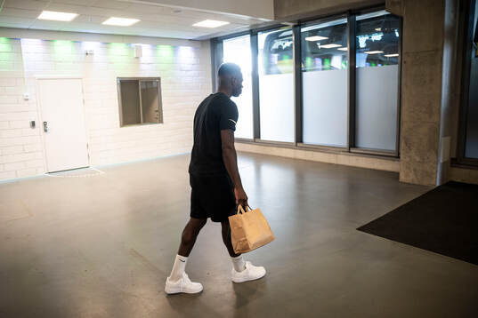 AIKs Ismaila Coulibaly i mixade zonen