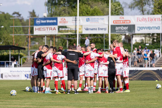 Kalmars spelare samlas