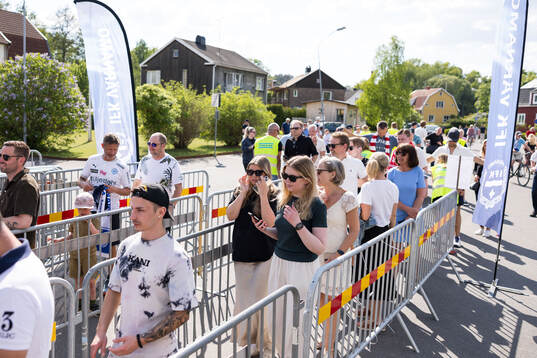 Supportrar upp i kö