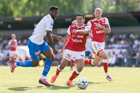 Värnamos Johnbosco Samuel Kalu och Kalmars Romario Pereira