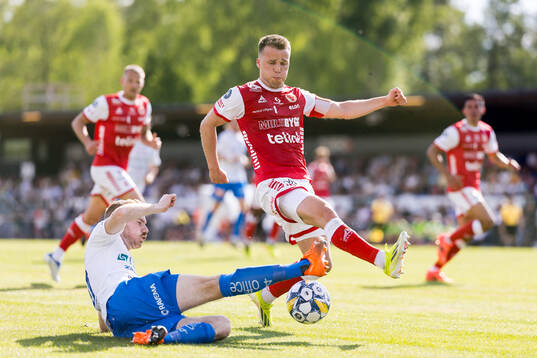 Värnamos Freddy Winsth och Kalmars Simon Skrabb